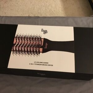 Le volume 2in 1 titanium brush dryer